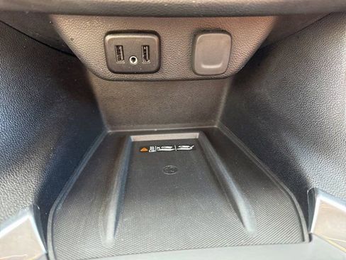 Used 2018 Chevrolet Traverse High Country AWD/4WD image 19