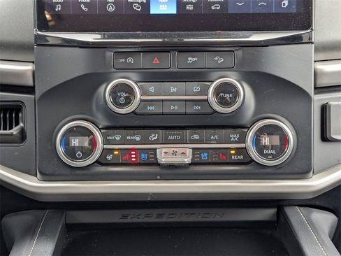 Used 2024 Ford Expedition Max XLT image 27