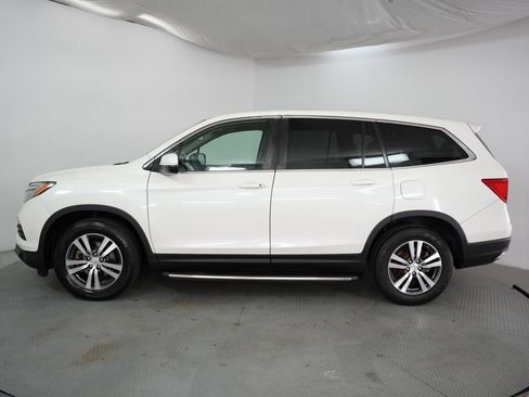 Used 2017 Honda Pilot EX image 4
