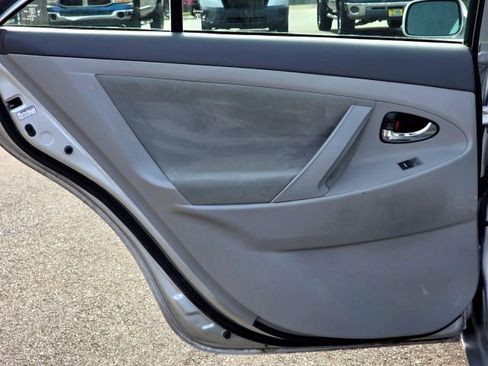 Used 2011 Toyota Camry LE image 30