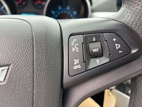 Used 2013 Chevrolet Cruze LS FWD image 16