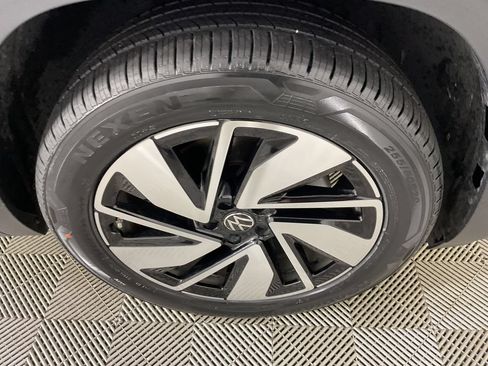 Used 2025 Volkswagen Atlas SE AWD/4WD image 11