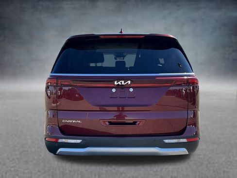 Used 2024 Kia Carnival LX FWD image 4