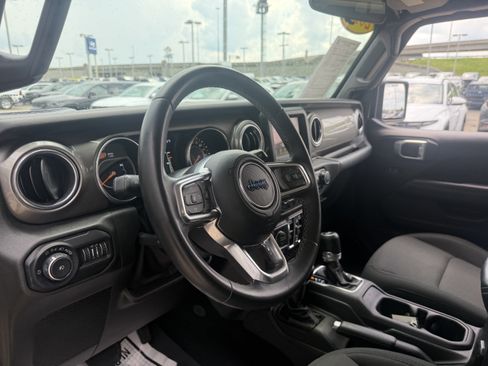 Used 2019 Jeep Wrangler Unlimited Sahara AWD/4WD image 45