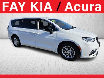 Used 2024 Chrysler Pacifica Touring-L