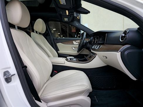 Used 2018 Mercedes-Benz E 400 4MATIC Sedan w/ Premium 1 Package image 23
