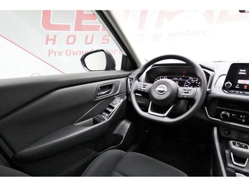 Certified 2024 Nissan Rogue S image 6