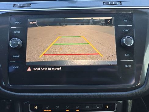 Used 2020 Volkswagen Tiguan SE image 28