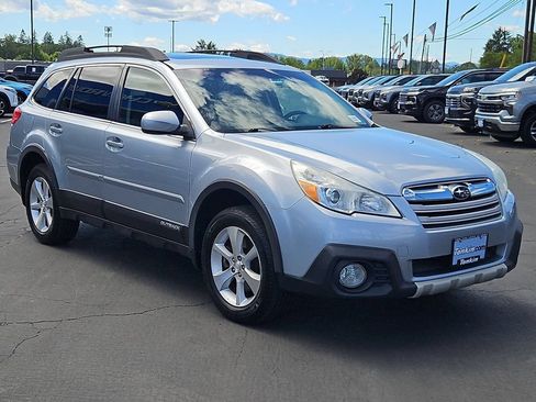 Used 2014 Subaru Outback 3.6R Limited w/ Moonroof Package AWD/4WD image 8