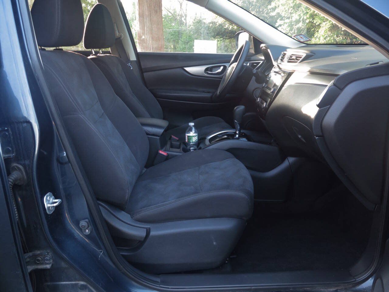 Used 2016 Nissan Rogue SV AWD/4WD image 17