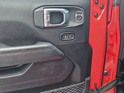 Used 2020 Jeep Wrangler Unlimited Sahara AWD/4WD image 19