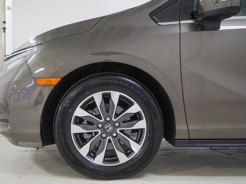 Used 2023 Honda Odyssey EX-L image 17