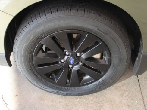 Used 2018 Subaru Outback 2.5i Premium image 16