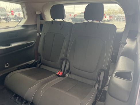 Used 2023 Jeep Grand Cherokee L Laredo image 9