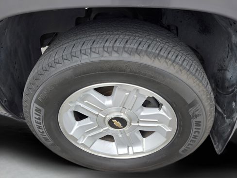 Used 2010 Chevrolet Suburban LT w/ Luxury Package AWD/4WD image 9