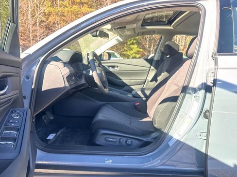 New 2025 Honda Accord SE image 11