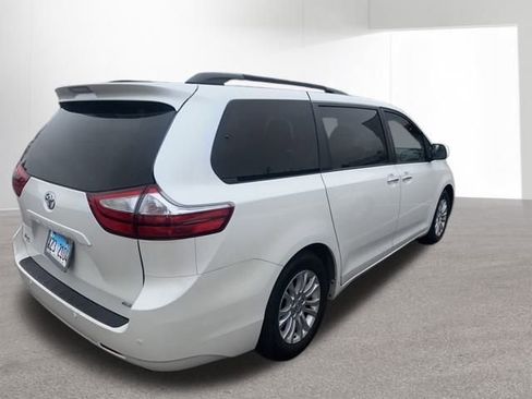 Used 2015 Toyota Sienna XLE w/ XLE Navigation Package image 5