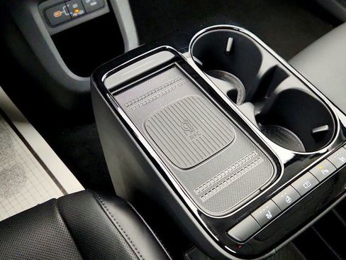 Used 2025 Hyundai Ioniq 5 SEL image 14