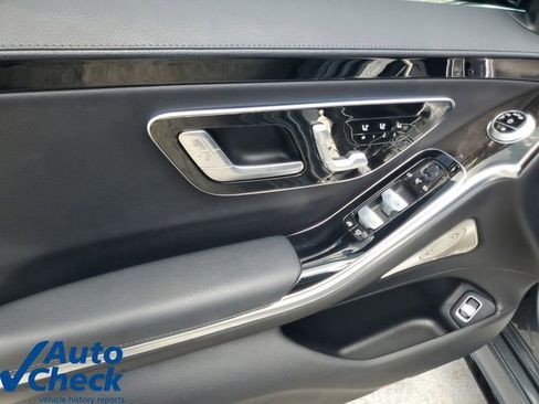 Used 2022 Mercedes-Benz S 500 4MATIC w/ AMG Line Package image 19