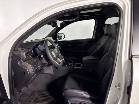 Used 2024 Toyota Tacoma Limited w/ Limited Package (LT) image 11