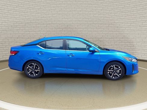 Used 2024 Nissan Sentra SV FWD image 4