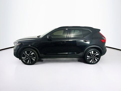 Used 2024 Volvo XC40 B5 Plus AWD/4WD image 4