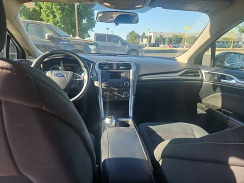 Used 2017 Ford Fusion SE FWD image 10