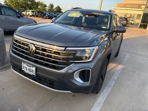 Used 2024 Volkswagen Atlas SE FWD image 1