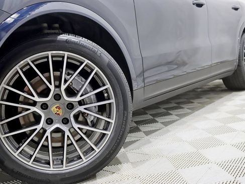 Used 2023 Porsche Cayenne AWD/4WD image 4