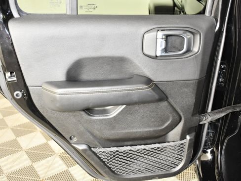 Used 2025 Jeep Wrangler Unlimited Sahara AWD/4WD image 29