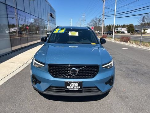 Used 2025 Volvo XC40 B5 Plus AWD/4WD image 7