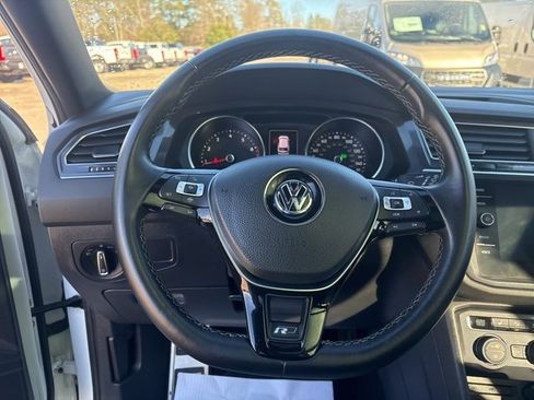 Used 2021 Volkswagen Tiguan SE R-Line image 19