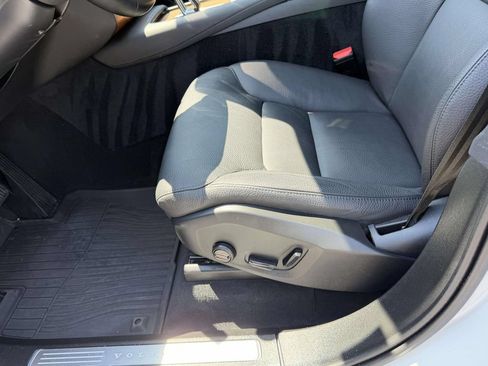 Used 2025 Volvo XC90 B5 Plus w/ Protection Package Premier AWD/4WD image 17