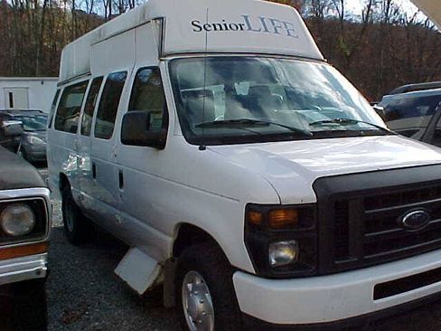 Used 2009 Ford E-150 and Econoline 150 Extended RWD image 4