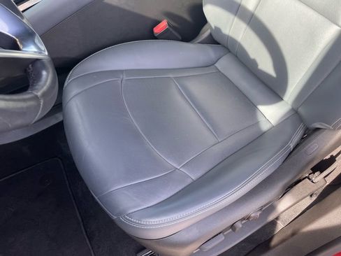 Used 2023 Buick Enclave Essence image 24