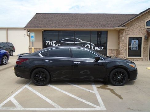 Used 2018 Nissan Altima 2.5 SR w/ SR Midnight Edition FWD image 5