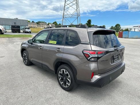 Used 2025 Subaru Forester Premium AWD/4WD image 5