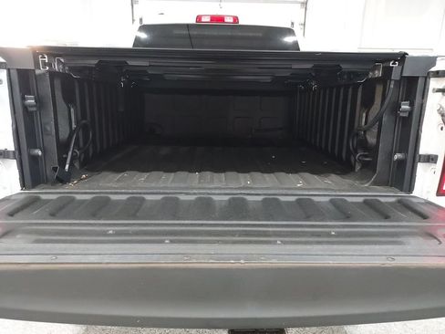 Used 2022 RAM 1500 4x4 Crew Cab Classic w/ Chrome Appearance Group image 28