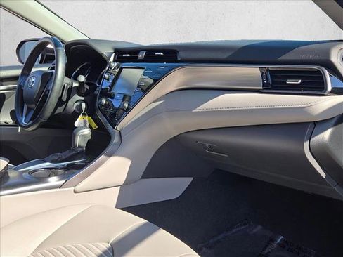 Used 2020 Toyota Camry SE FWD image 20