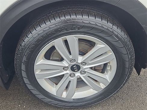Used 2017 Kia Sportage LX image 10