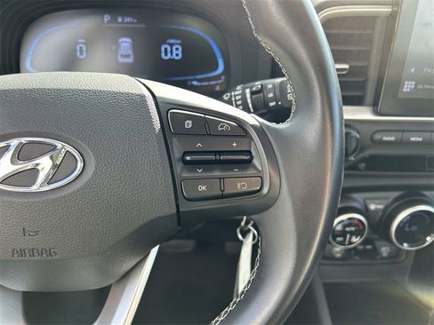 Certified 2023 Hyundai Venue SEL image 25