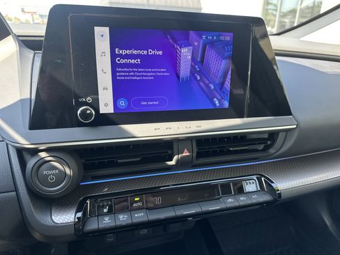 Used 2025 Toyota Prius XLE image 17