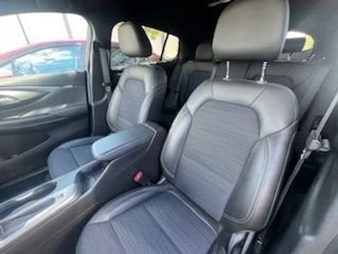 Used 2025 Buick Envista Preferred image 12