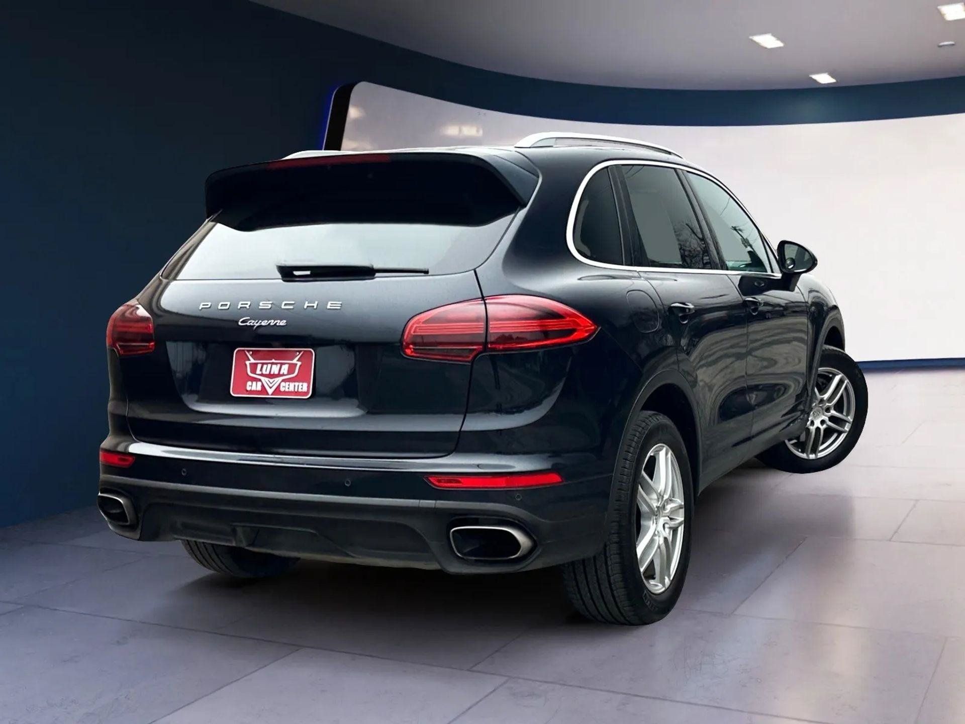 Used 2016 Porsche Cayenne AWD/4WD image 5