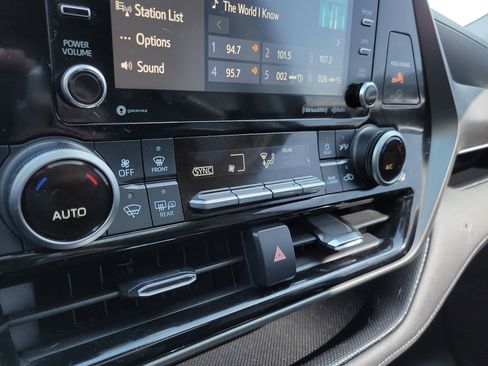 Used 2021 Toyota Highlander XLE image 33