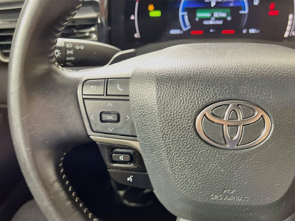 Used 2025 Toyota Camry SE FWD image 16