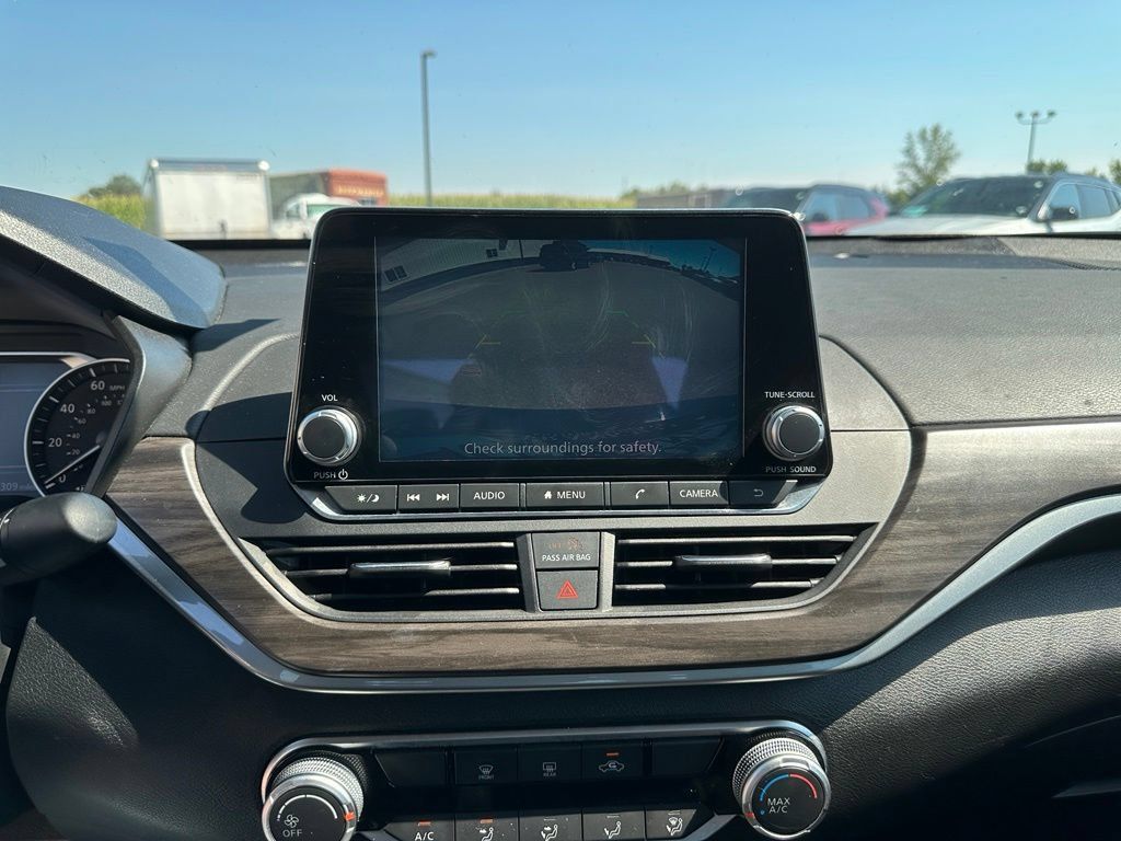 Used 2025 Nissan Altima 2.5 SV AWD/4WD image 18