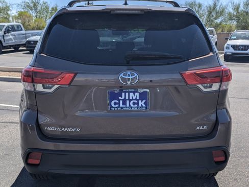 Used 2018 Toyota Highlander XLE w/ Carpet Mat Package (TMS) FWD image 3