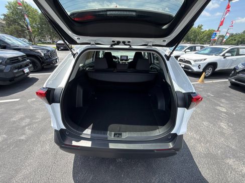 Used 2025 Toyota RAV4 XLE AWD/4WD image 26