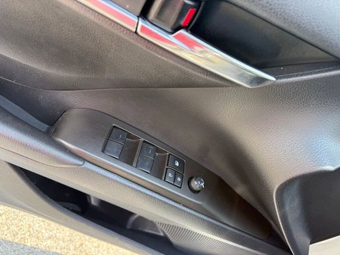 Used 2022 Toyota Camry SE FWD image 13